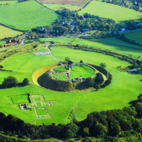 Facebook, Twitter, App Store, Social Media, Yik Yak, After School, Археологи обнаружили таинственный замок на юге Англии